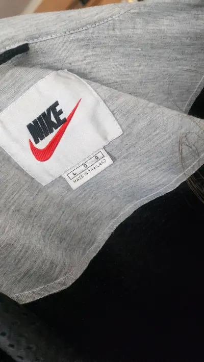 Chaqueta deportiva negra Nike con logo rojo - miniatura 6