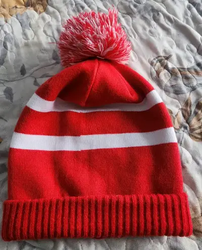 Gorro de lana rojo con pompon Under Armour - miniatura 3