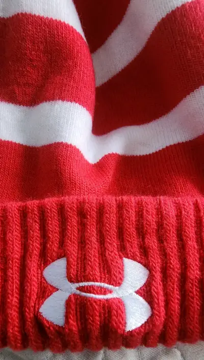 Gorro de lana rojo con pompon Under Armour - miniatura 4