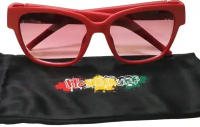 Gafas de Sol Rojas con Almacenamiento Secreto - miniatura 1