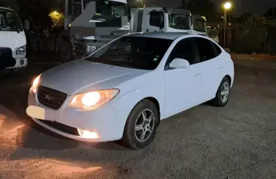 Auto Hyundai Elantra 2008 Blanco - miniatura 2