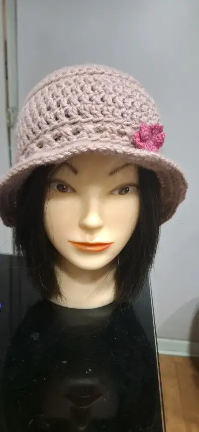 Gorro tejido blanco con pompón - miniatura 2