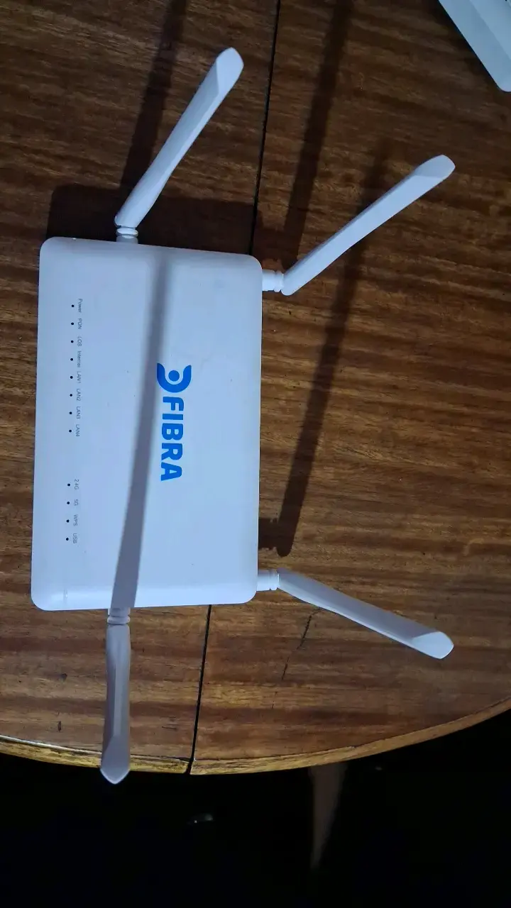 Router inalámbrico Fibra con antenas - 1