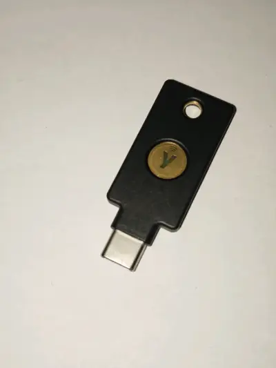 Llave de seguridad USB-C Yubico - miniatura 1