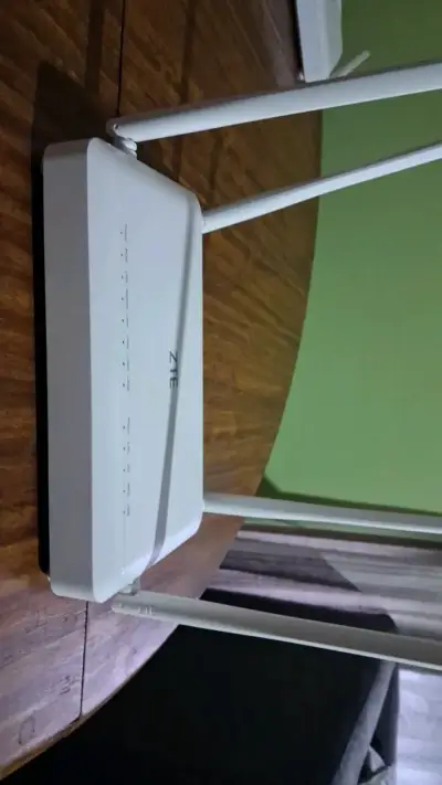 Router WiFi ZTE con antenas externas - miniatura 2