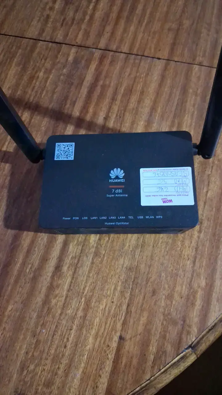 Router Huawei OptiXstar con antena 7 dBi