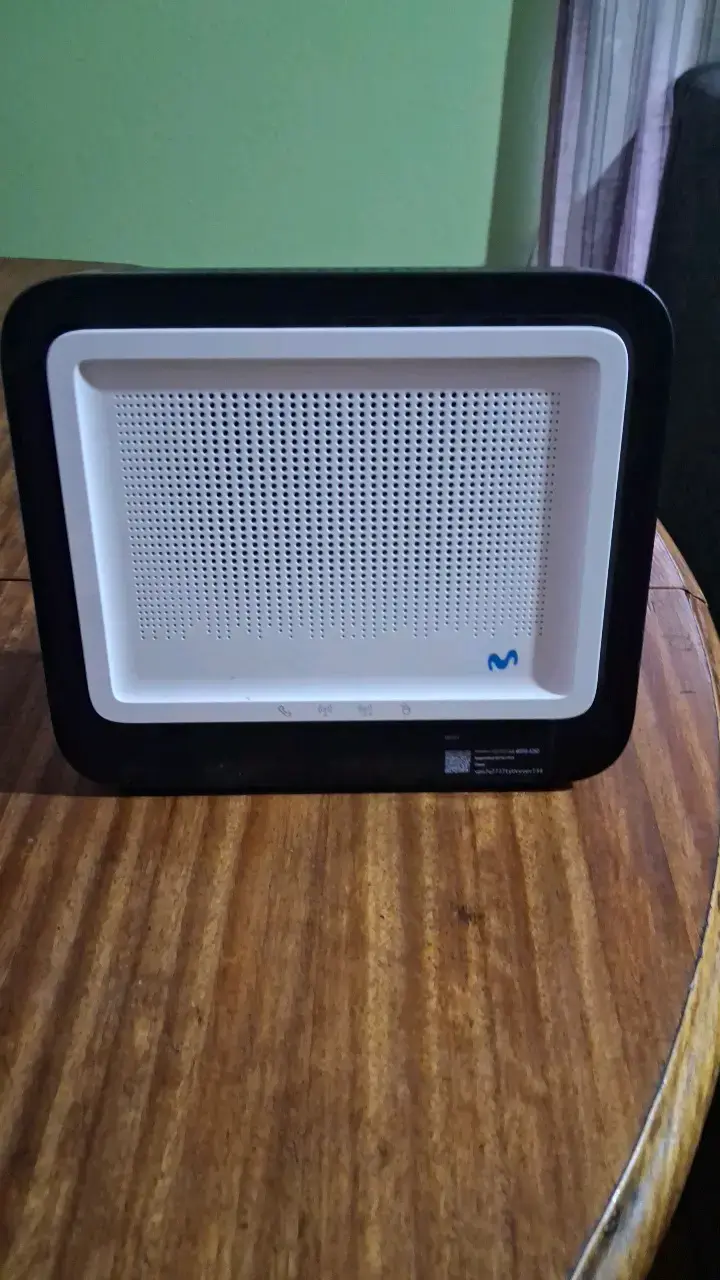 Router WiFi Movistar con diseño moderno