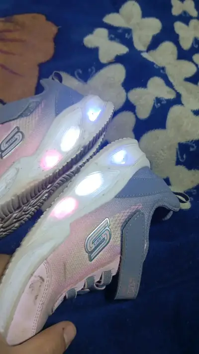 Zapatillas Skechers con luces para niños - miniatura 2