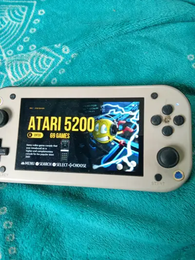 Consola portátil retro con juegos preinstalados - miniatura 3
