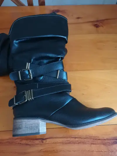 Botas negras de cuero Via Uno con hebillas - miniatura 2