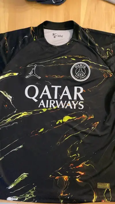 Camiseta PSG Jordan Negra Edición Especial - miniatura 1