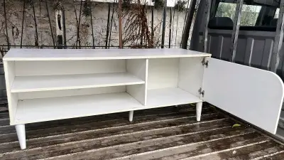 Mueble de TV blanco con puerta y estantes - miniatura 2