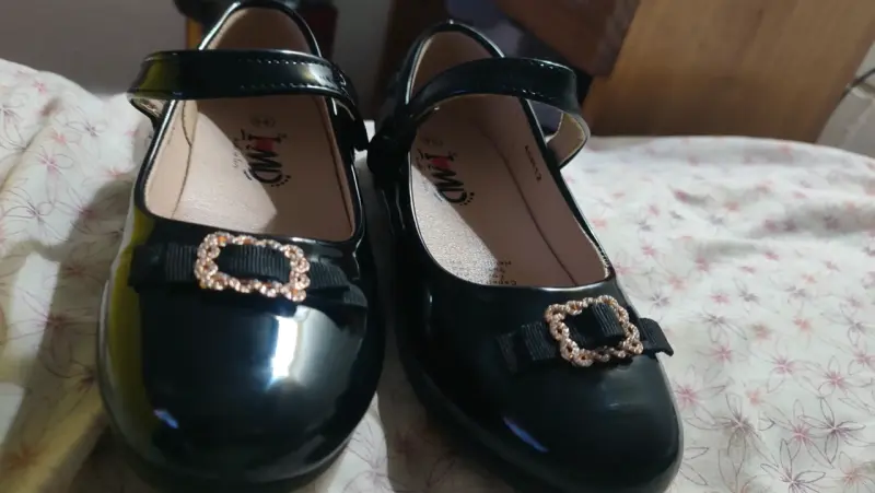 Zapatos de charol negro para niña con hebilla - 1