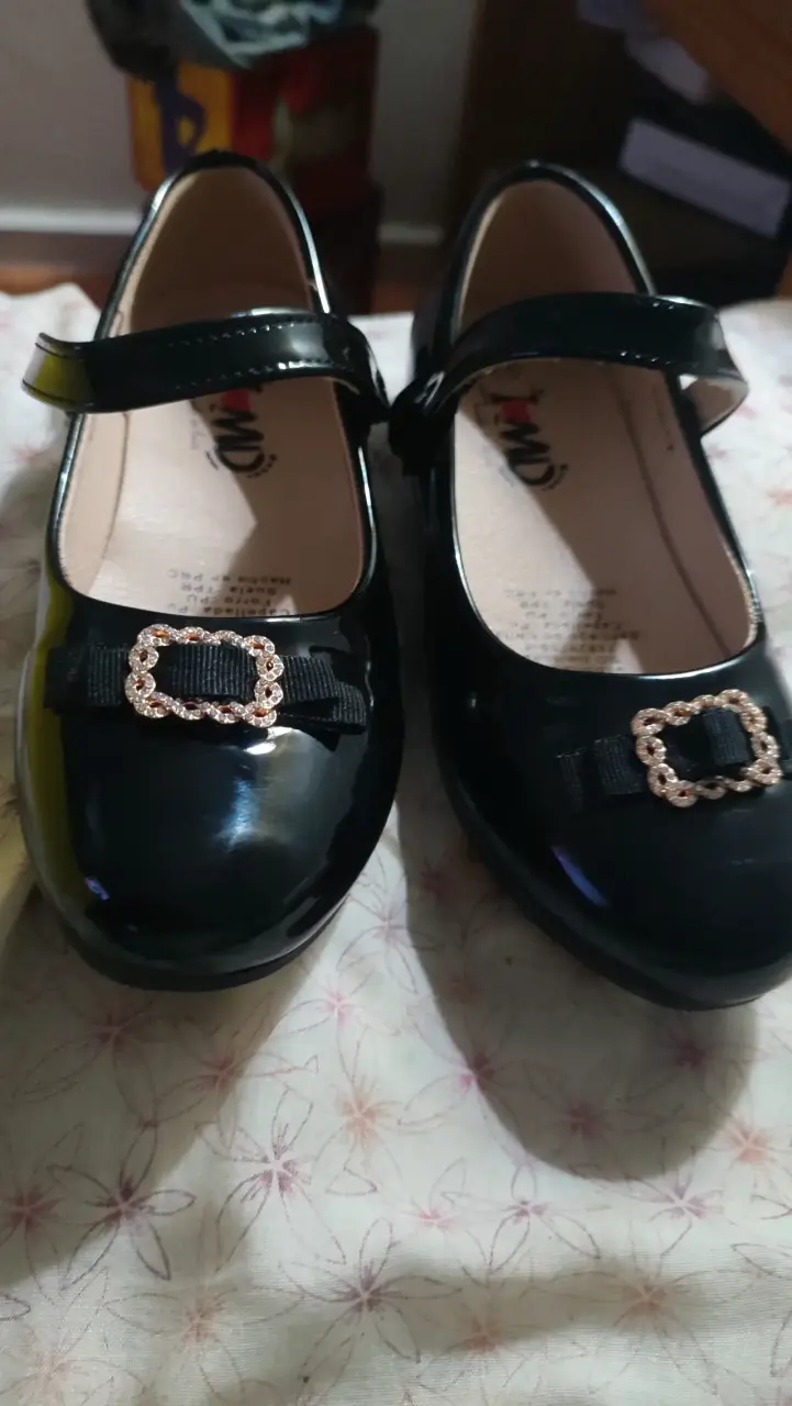 Zapatos de charol negro para niña con hebilla - 2