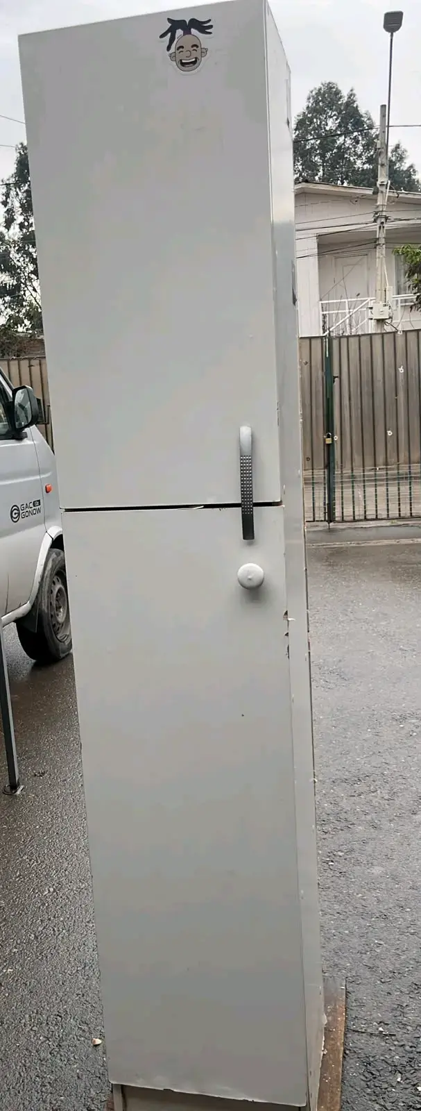 Armario blanco de almacenamiento alto - 1
