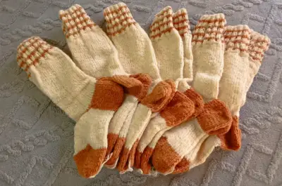 Calcetines de lana tejidos a mano en varios color - miniatura 1
