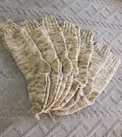 Calcetines de lana tejidos a mano en varios color - miniatura 4