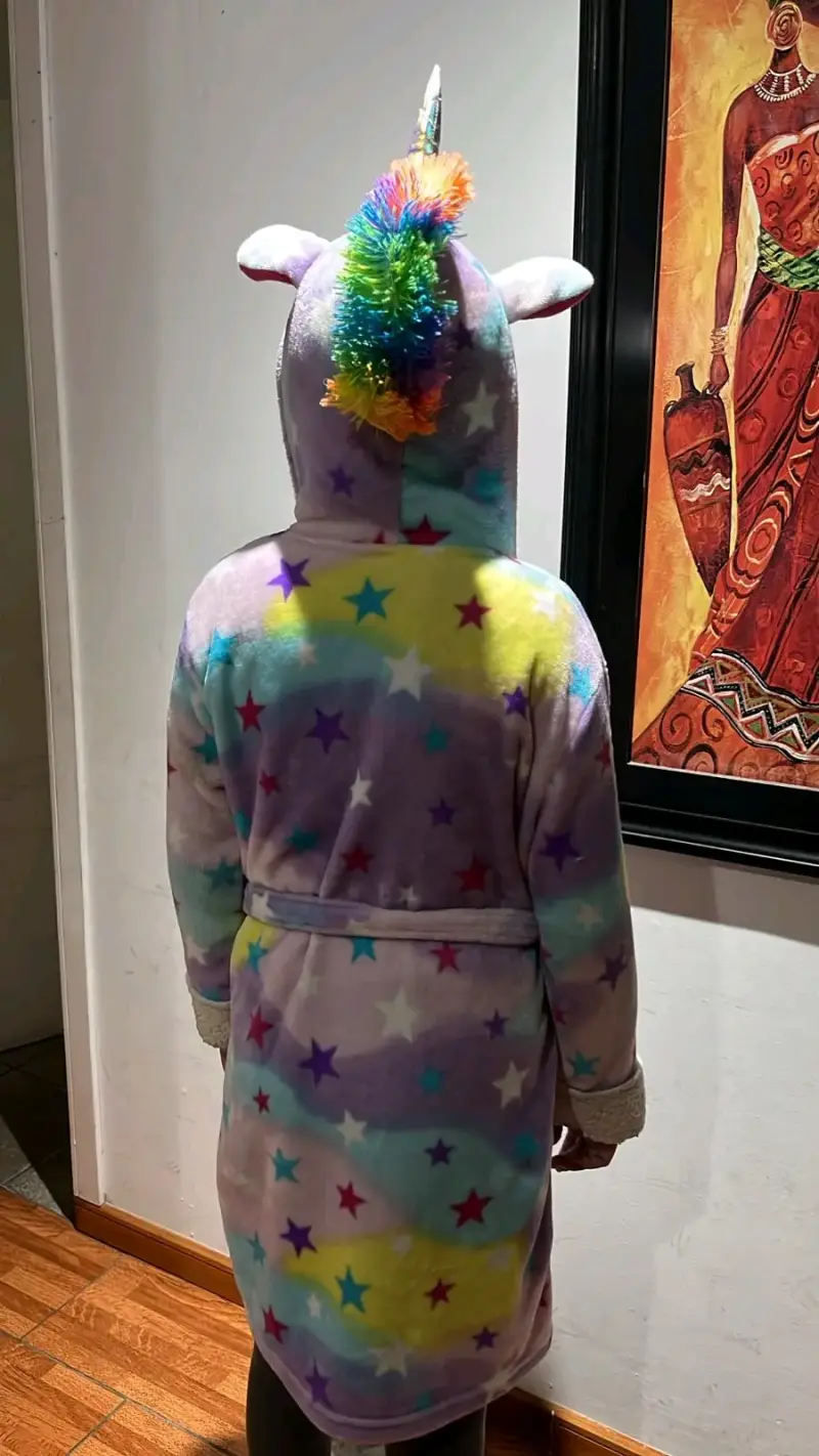 Bata infantil unicornio con capucha y estrellas - 2