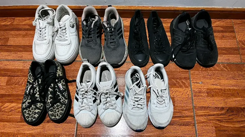 Lote de zapatillas deportivas variadas