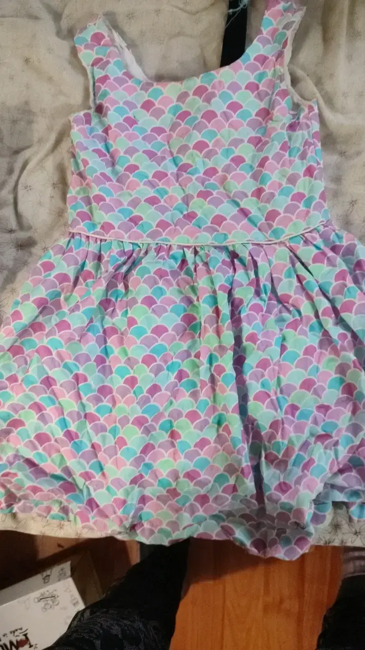 Vestido de niña con estampado floral y cinturón - 4