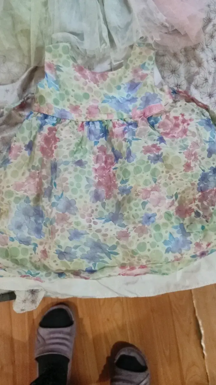 Vestido de niña con estampado floral y cinturón - 6