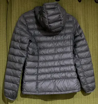 Chaqueta acolchada reversible gris y blanca - miniatura 2