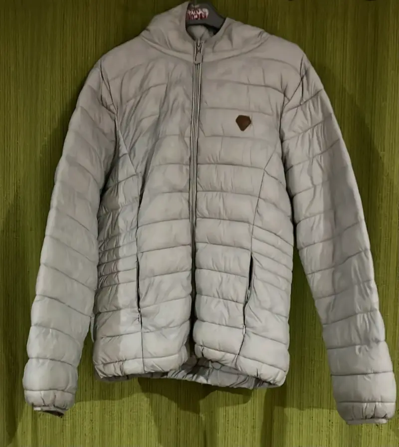 Chaqueta acolchada reversible gris y blanca - 4