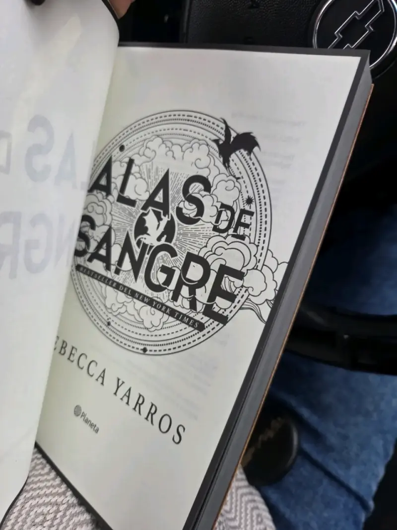 Libro 'Alas de Sangre' de Rebecca Yarros - 4