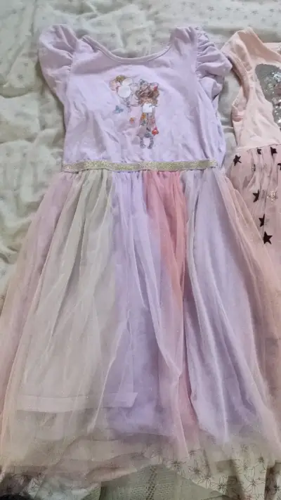 Vestidos de niña con diseño de mariposa y estrellas - miniatura 2