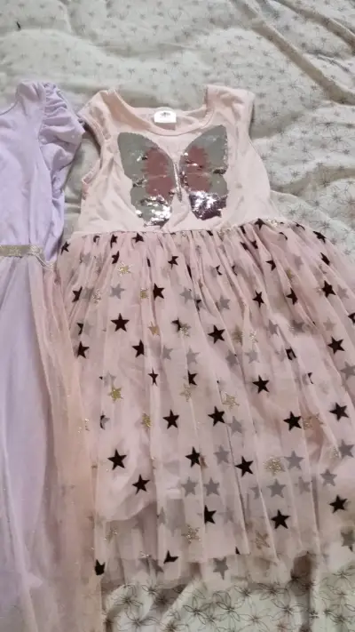 Vestidos de niña con diseño de mariposa y estrellas - miniatura 3
