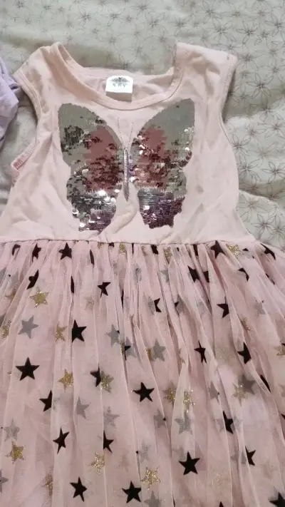 Vestidos de niña con diseño de mariposa y estrellas - miniatura 4
