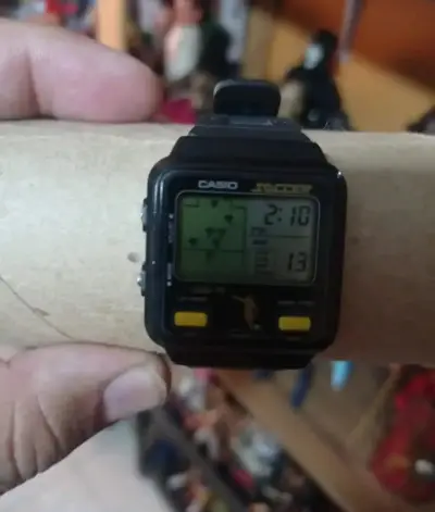 Reloj digital Casio con juego soccer - miniatura 1