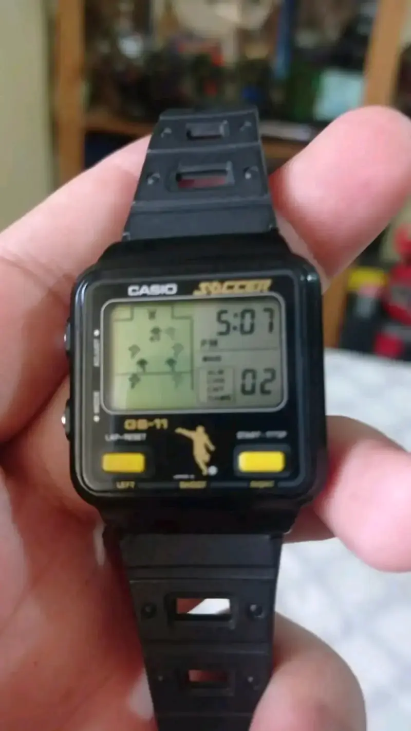 Reloj digital Casio con juego soccer - 4