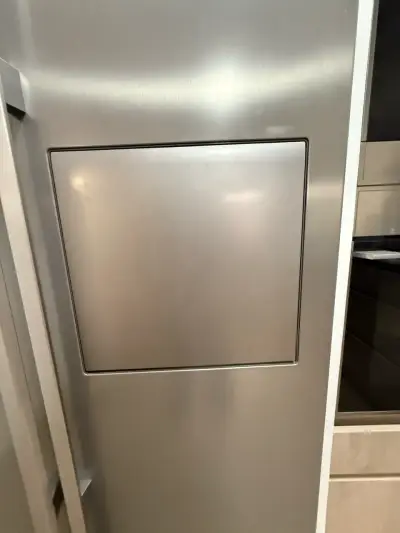 Refrigerador Daewoo con dispensador de agua y hielo - miniatura 2
