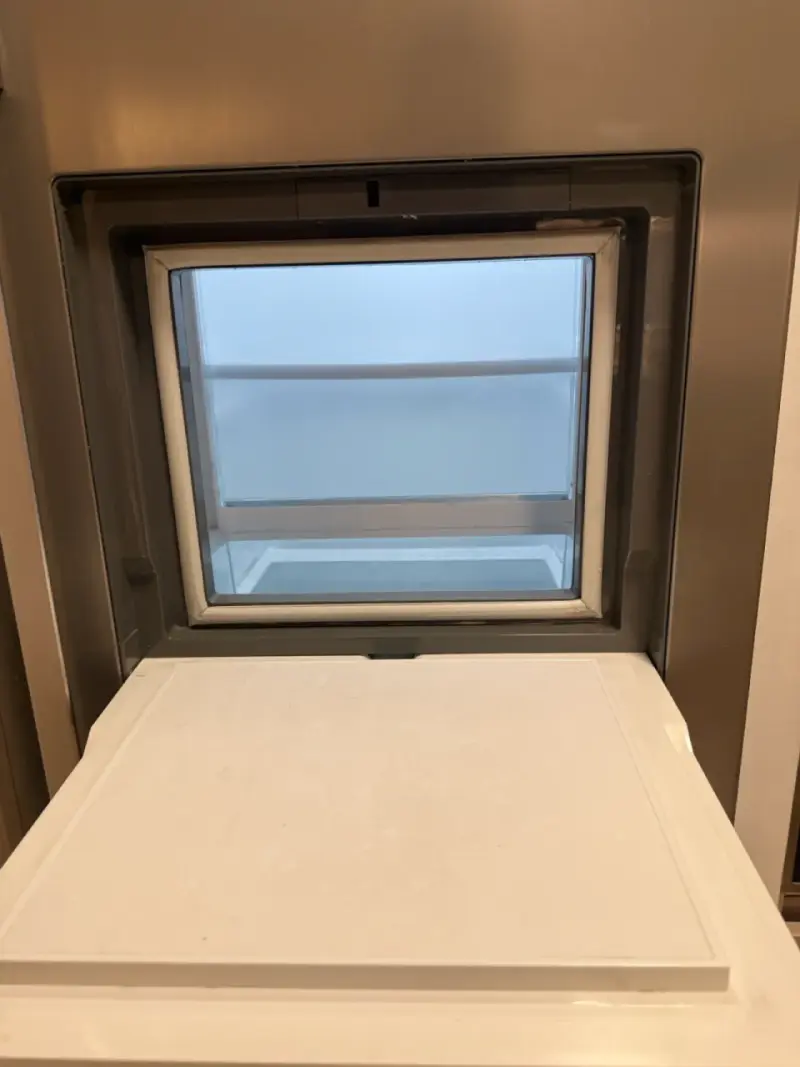 Refrigerador Daewoo con dispensador de agua y hielo - 5
