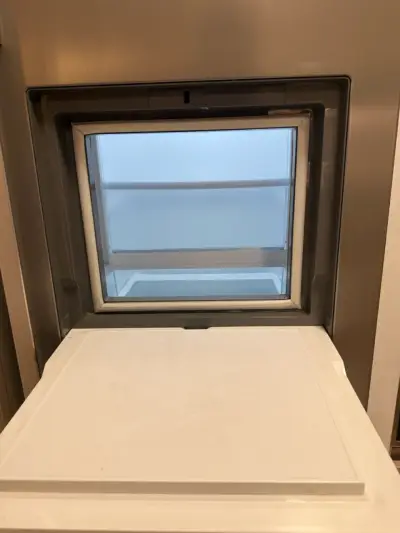 Refrigerador Daewoo con dispensador de agua y hielo - miniatura 5