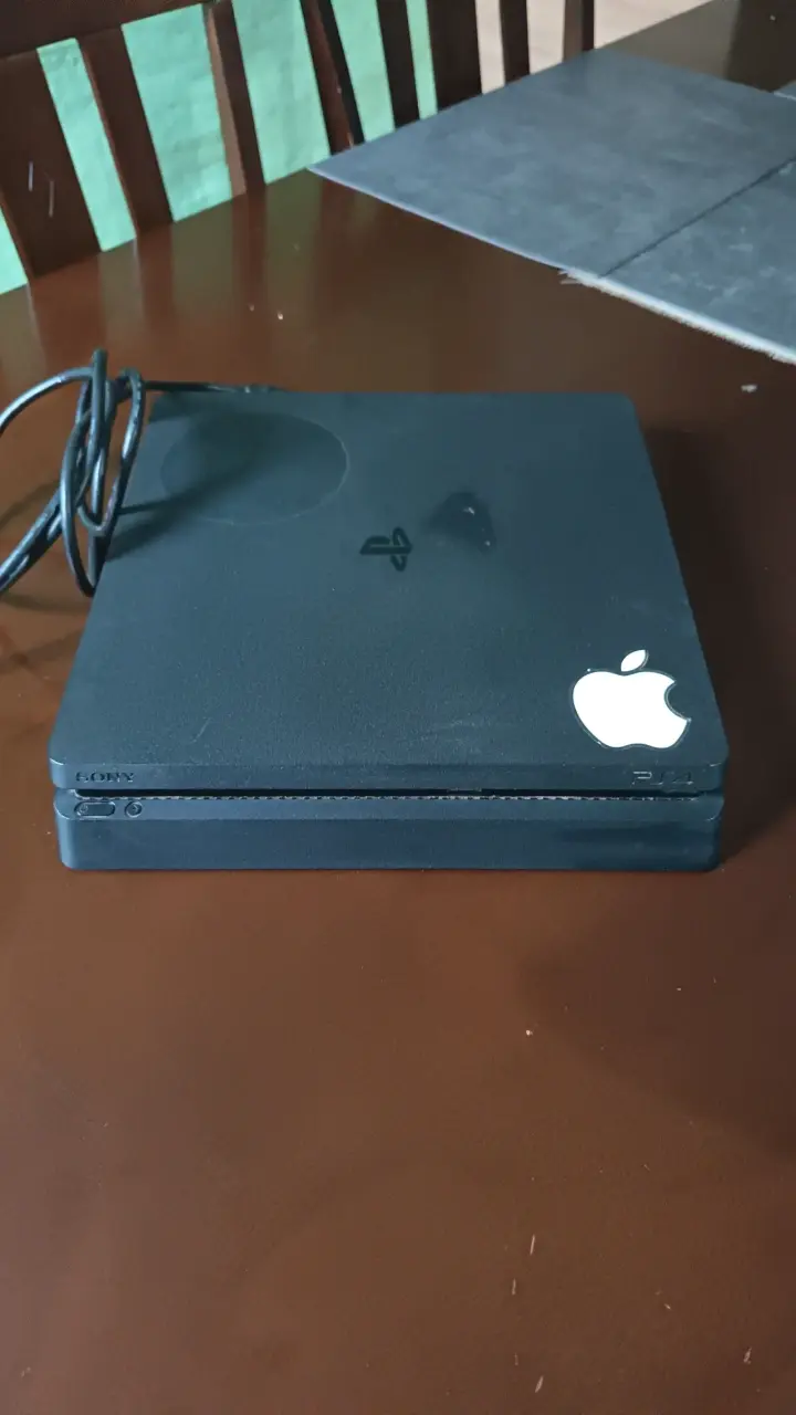 Consola PlayStation 4 slim con dos controles - 2