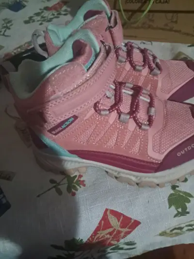 Zapatos de charol negros para niña con detalle floral - miniatura 3