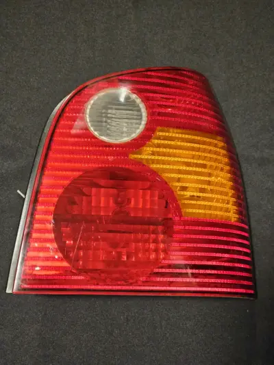 Foco trasero para auto Volkswagen polo - miniatura 1
