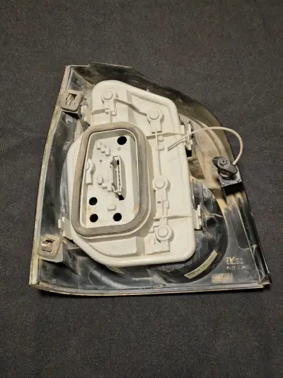 Foco trasero para auto Volkswagen polo - miniatura 2