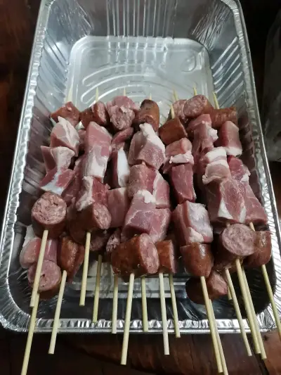 Anticuchos de cerdo listos para asar - miniatura 2