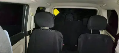 Minivan plateada en buen estado - miniatura 6