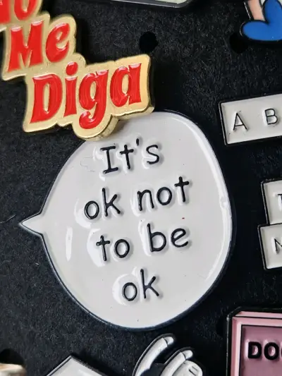 Set de pines decorativos con frases y diseños - miniatura 4