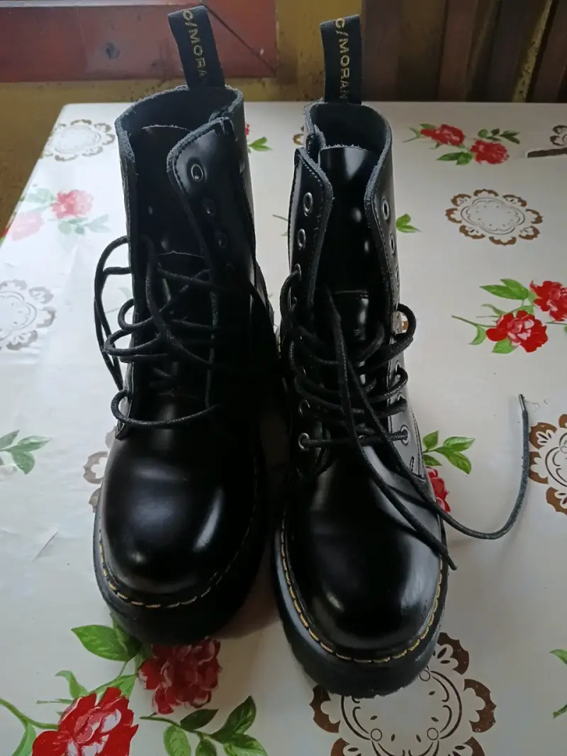 Botas negras de cuero Simoran con cordones - 2