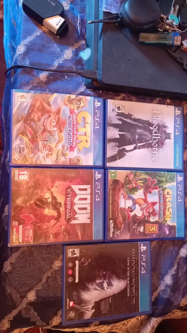 Colección de juegos PS4 variados en buen estado - 2