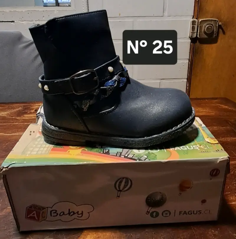 Botas negras para niña talla 25