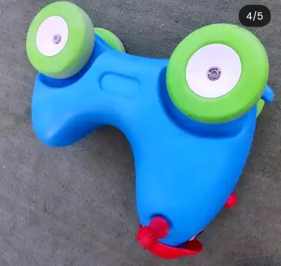 Juguete montable infantil azul con ruedas - miniatura 2