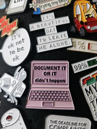 Set de 5 pines decorativos con frases divertidas - miniatura 1