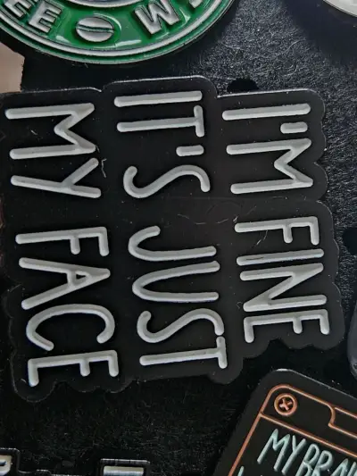 Set de 5 pines decorativos con frases divertidas - miniatura 2