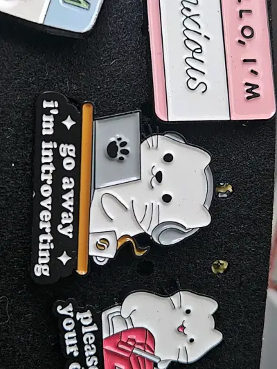 Set de 4 pines de gato con frases divertidas - miniatura 2